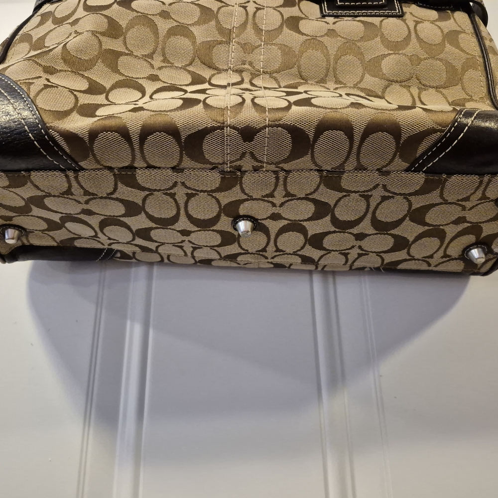 Vintage Coach Tan and Black Shoulder Bag - Picture 6 of 10